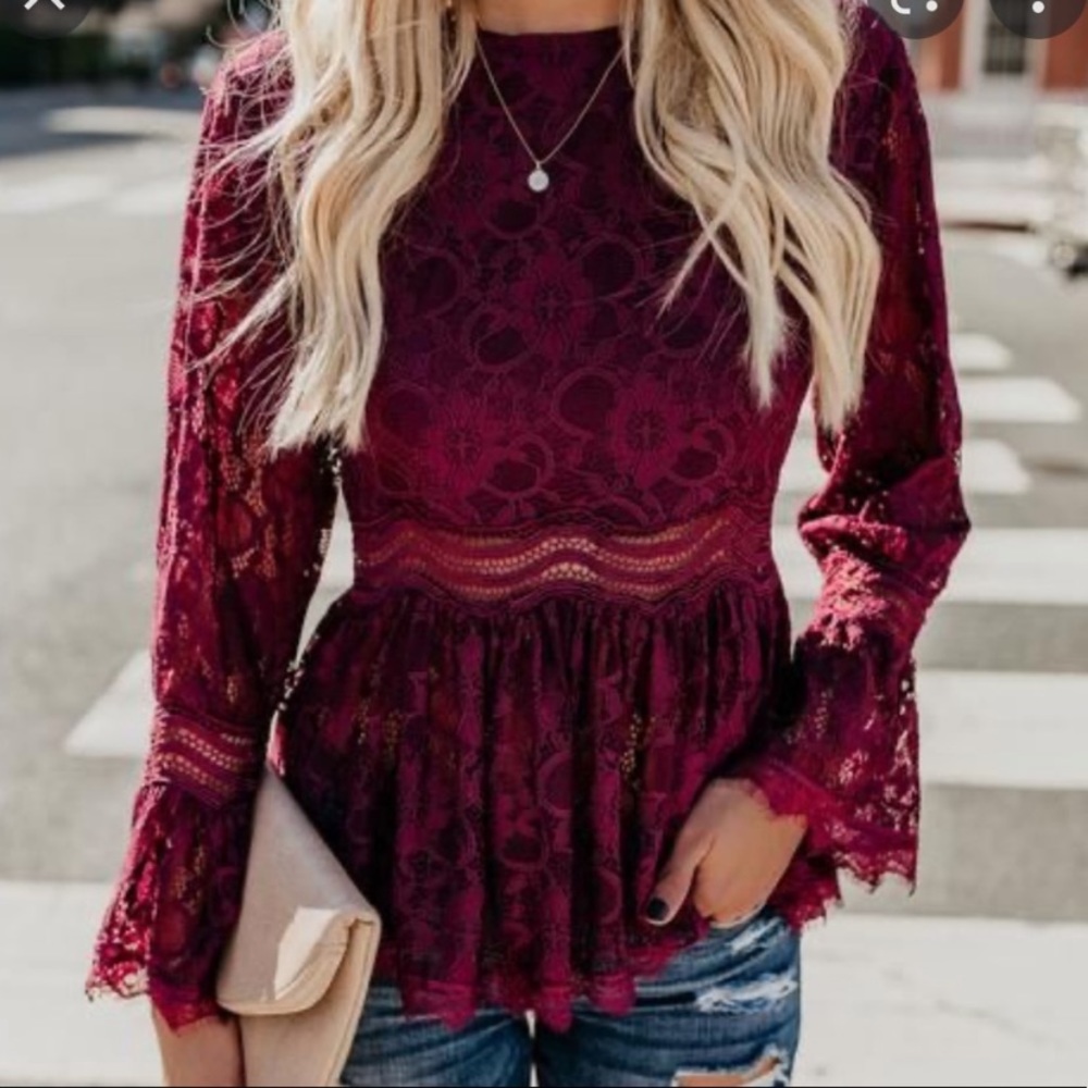 NWOT Vici Dasha lace peplum top